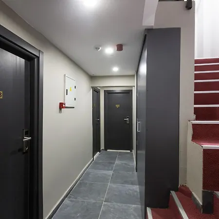 Ria Boutique מלון 4*