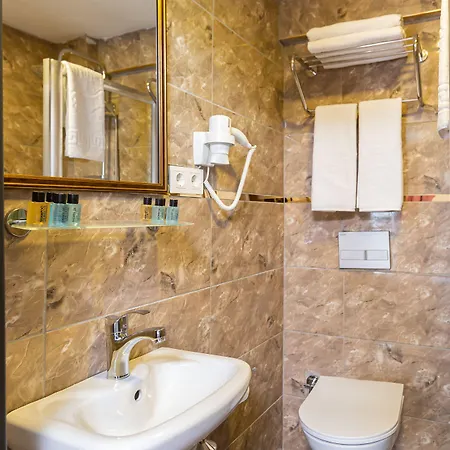 מלון Ria Boutique 4*