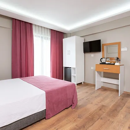 מלון Ria Boutique 4*