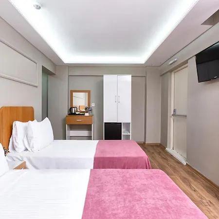 Ria Boutique Hotel 4*