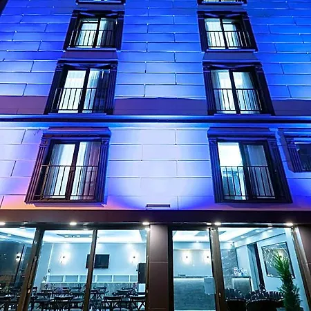 Ria Boutique 4*