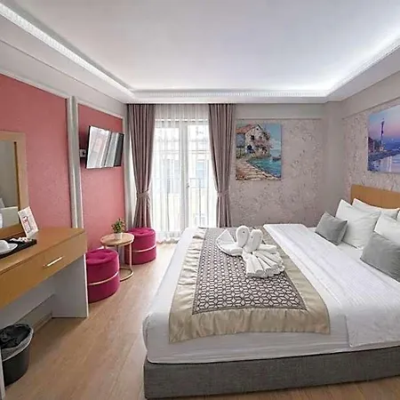 Ria Boutique Hotel