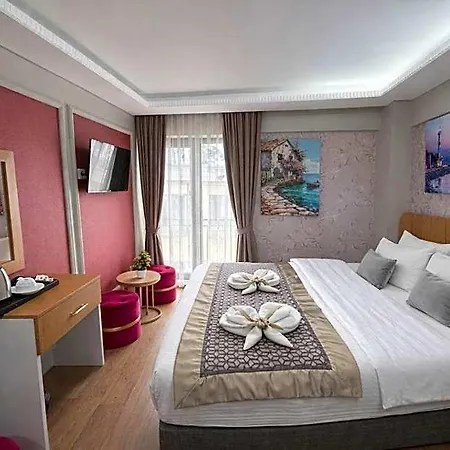 Ria Boutique Hotel 4*