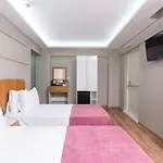 Ria Boutique فندق