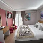 Ria Boutique فندق 4*