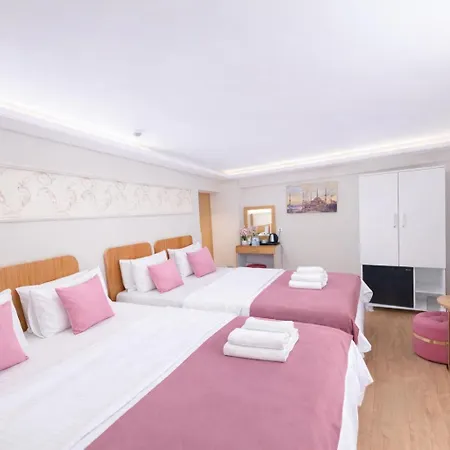 Ria Boutique 4*